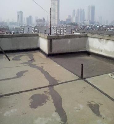 天等漏水维修 楼顶漏水是什么原因，楼顶漏水维修方法是什么?